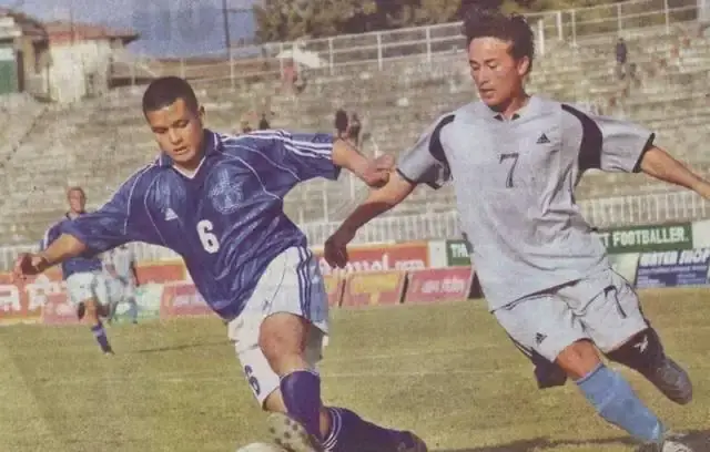 Ganesh playing as number 6, in action