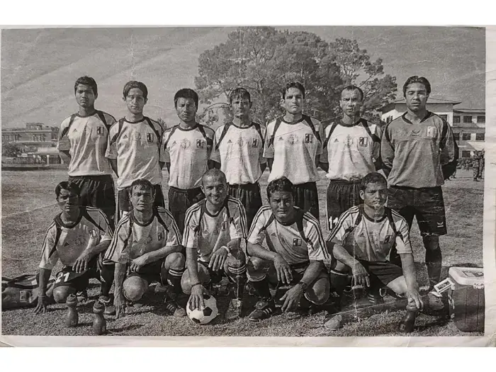 सुरुवाती दिनको टिम फोटो | Early-days team photo